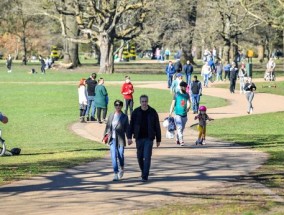 英国天气:周二天气预报干燥晴朗，地图变绿——但有个问题